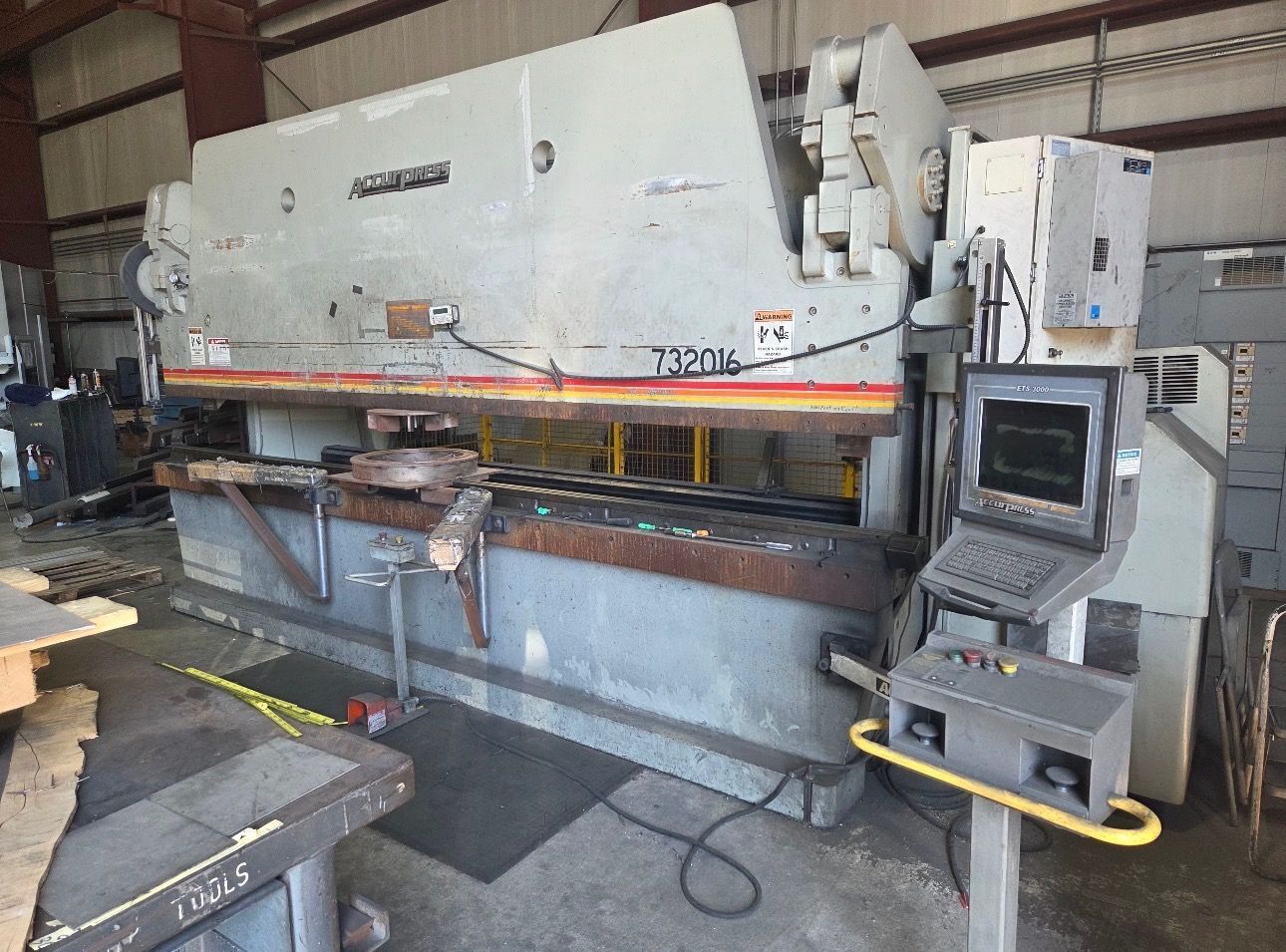 320 Ton, Accurpress #732016, CNC press brake, 16' overall, 172" between housing, 10" stroke, ETS 3000