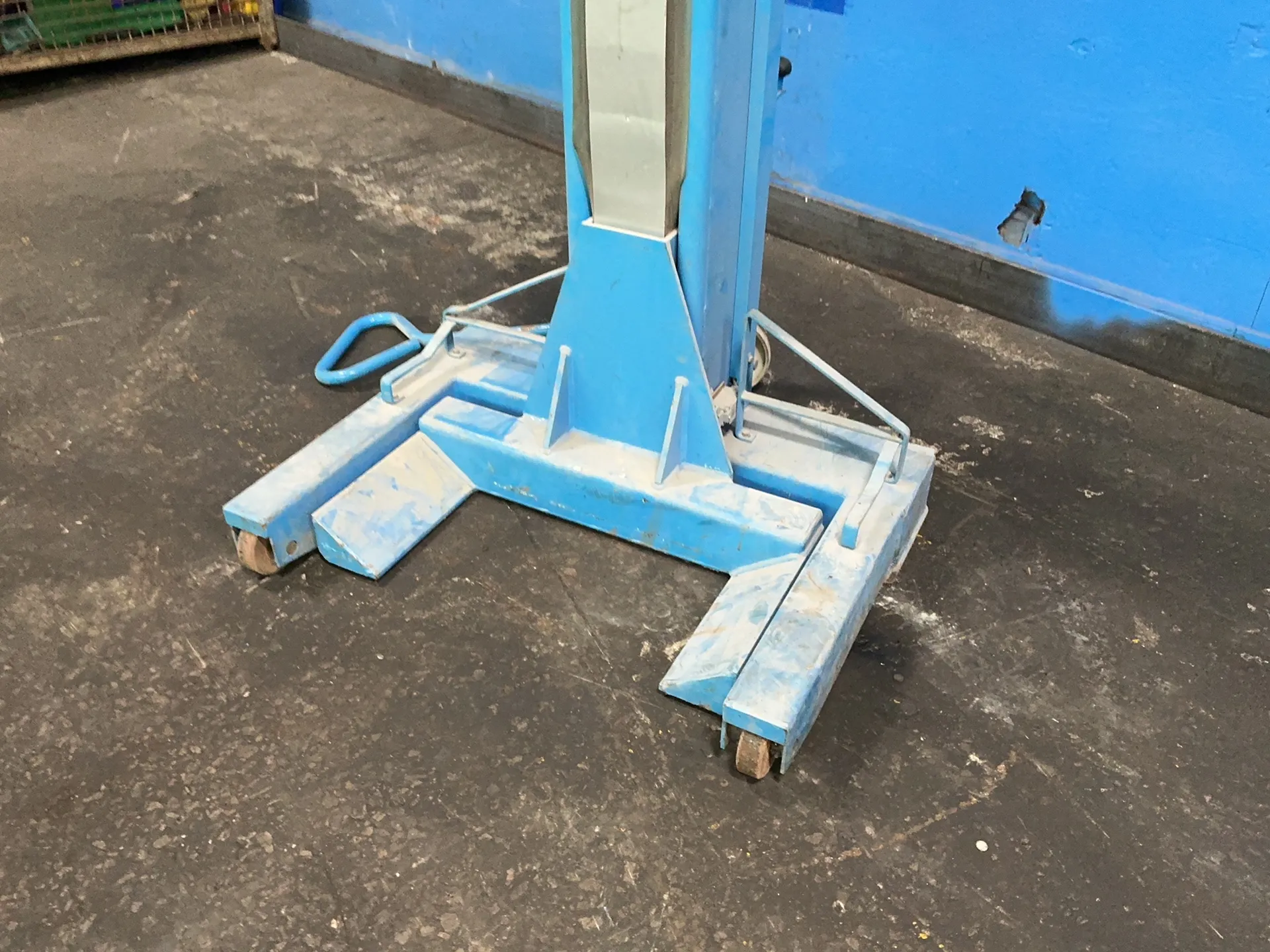 Ravaglioli #RAV242, Column Lift, 16,000 LB Capacity, 2.47 KW, 1710 RPM, 3/60/230/400 V., 2012