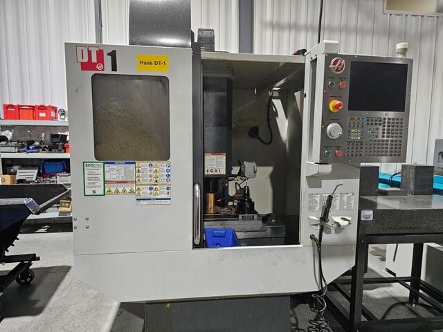Haas #DT-1, CNC drill & tap, 20 ATC, 20" X, 16" Y, 15.5" Z, 15,000 RPM, BT30, 15 HP, 26" x 15" table, thru