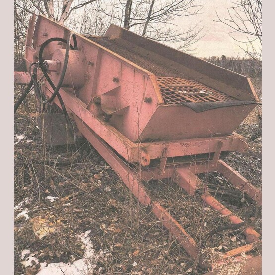 36" x 96" Inclined Screen, single deck, hydraulic drive