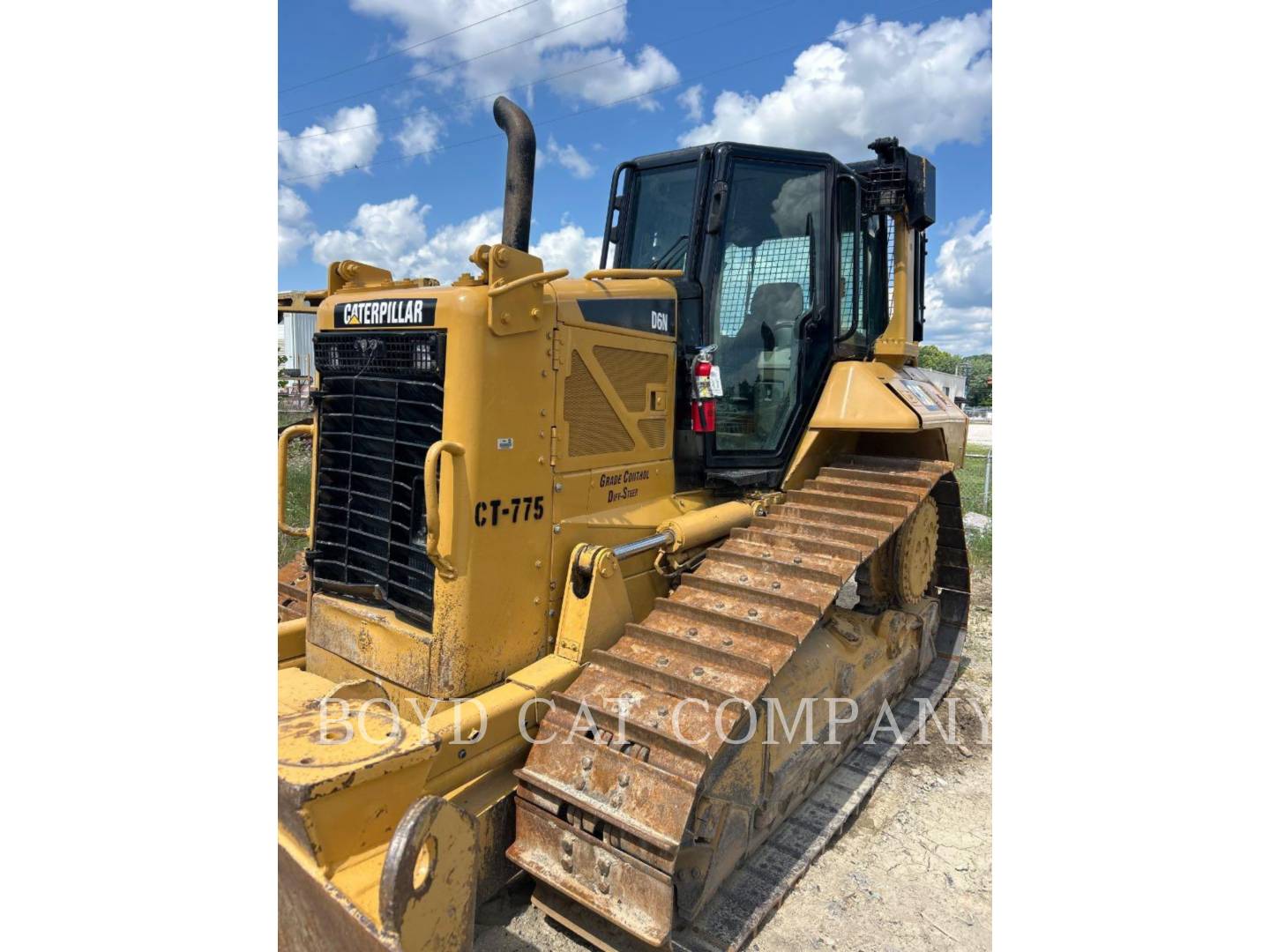 Caterpillar D6NXL, 6687 hours, S/N: MLW00650, 2012