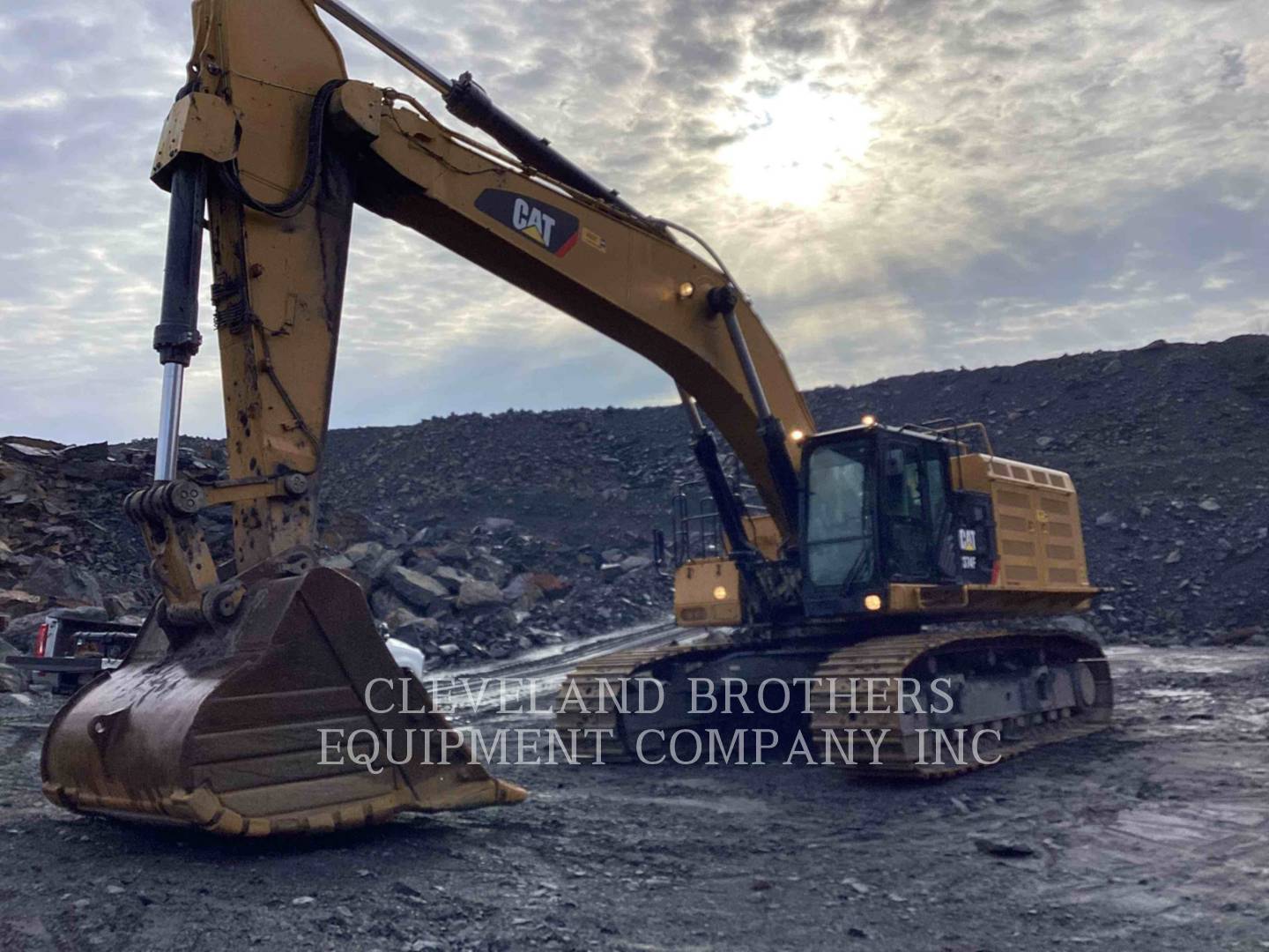 Caterpillar 374FL, 8726 hours, S/N: XWL00132, 2019