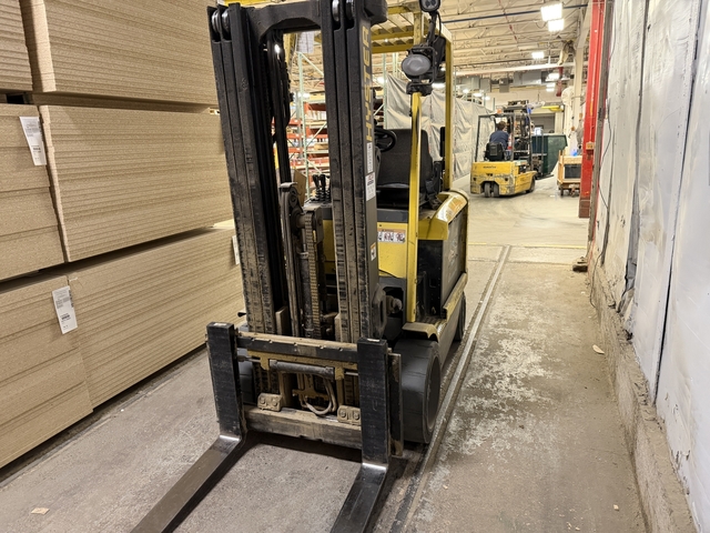 5600 lb. Hyster #E60Z-33, Electric Forklift