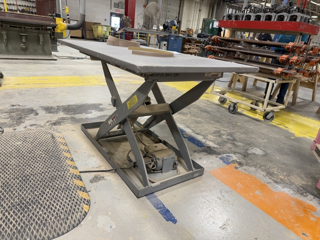 1500 lb. American Lifts #T3601501, Scissor Lift