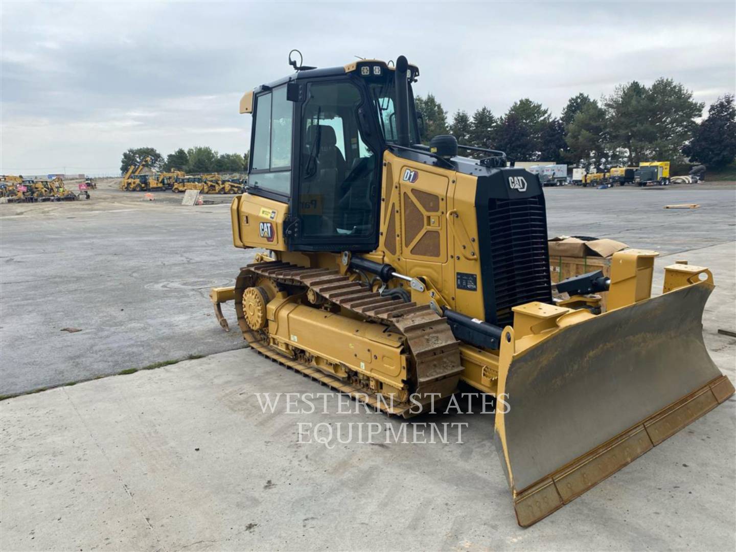 Caterpillar D1, 819 hours, S/N: XKF04330, 2023