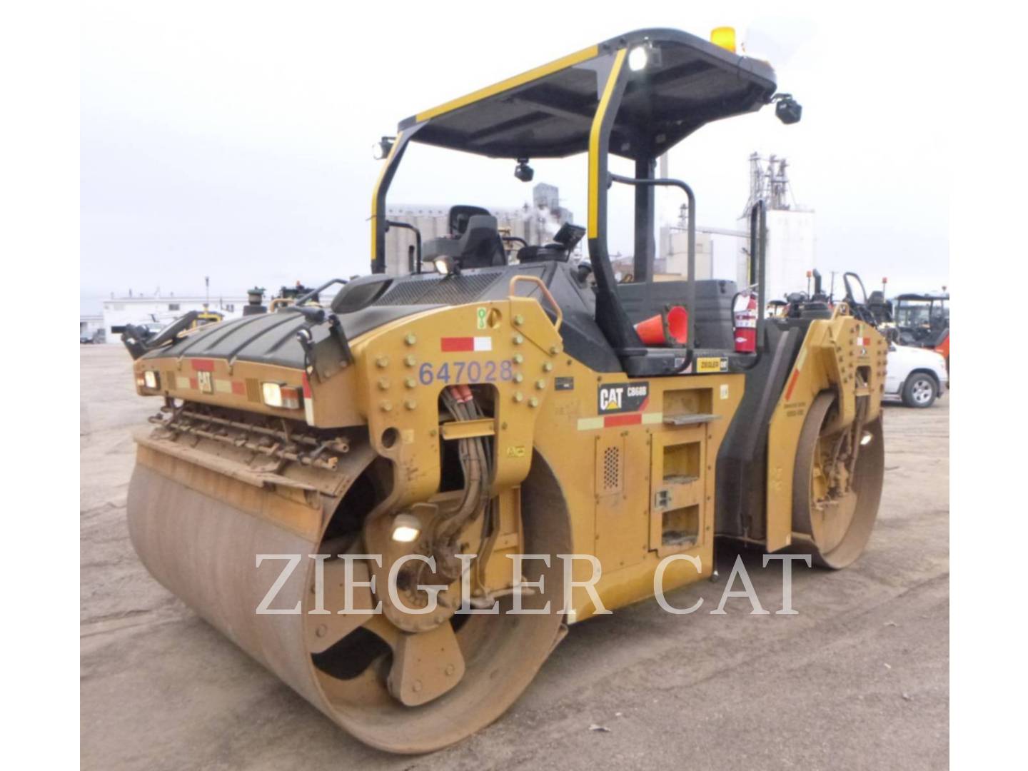 Caterpillar CB68B, Compactor, S/N: C6800106, 2016