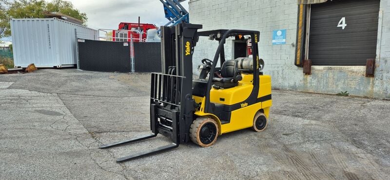 8000 lb. Yale #GLC080VXNGSE088, LPG forklift, 3-stage, 186" lift height, side shift, fork positioner, 2019