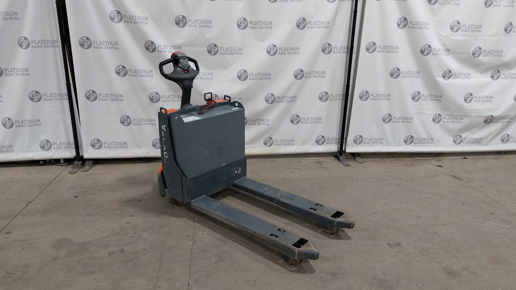 4500 lb. Walkie, Toyota #8HBW23, battery powered, 24 V., onboard 110 V. charger, serial #47067