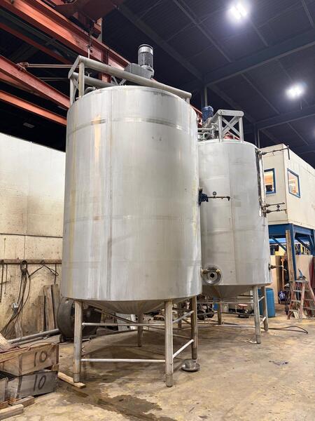 3840 gallon Stainless Steel Jacketed Mix Tank, 92" diameter x 124" straight side, dome top, 3-tier agitator