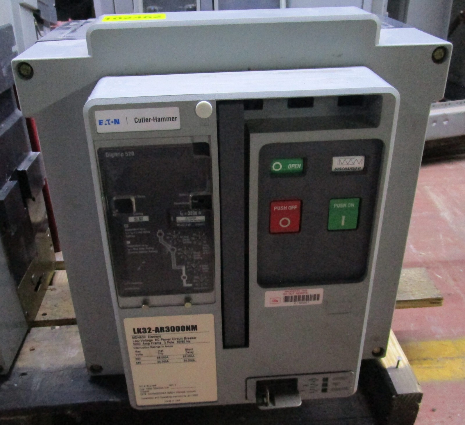 3200 Amps, Eaton #MDR832/MDR8323WEA, magnum ds low voltage ac power, 3-pole, 600 Volts, drawout