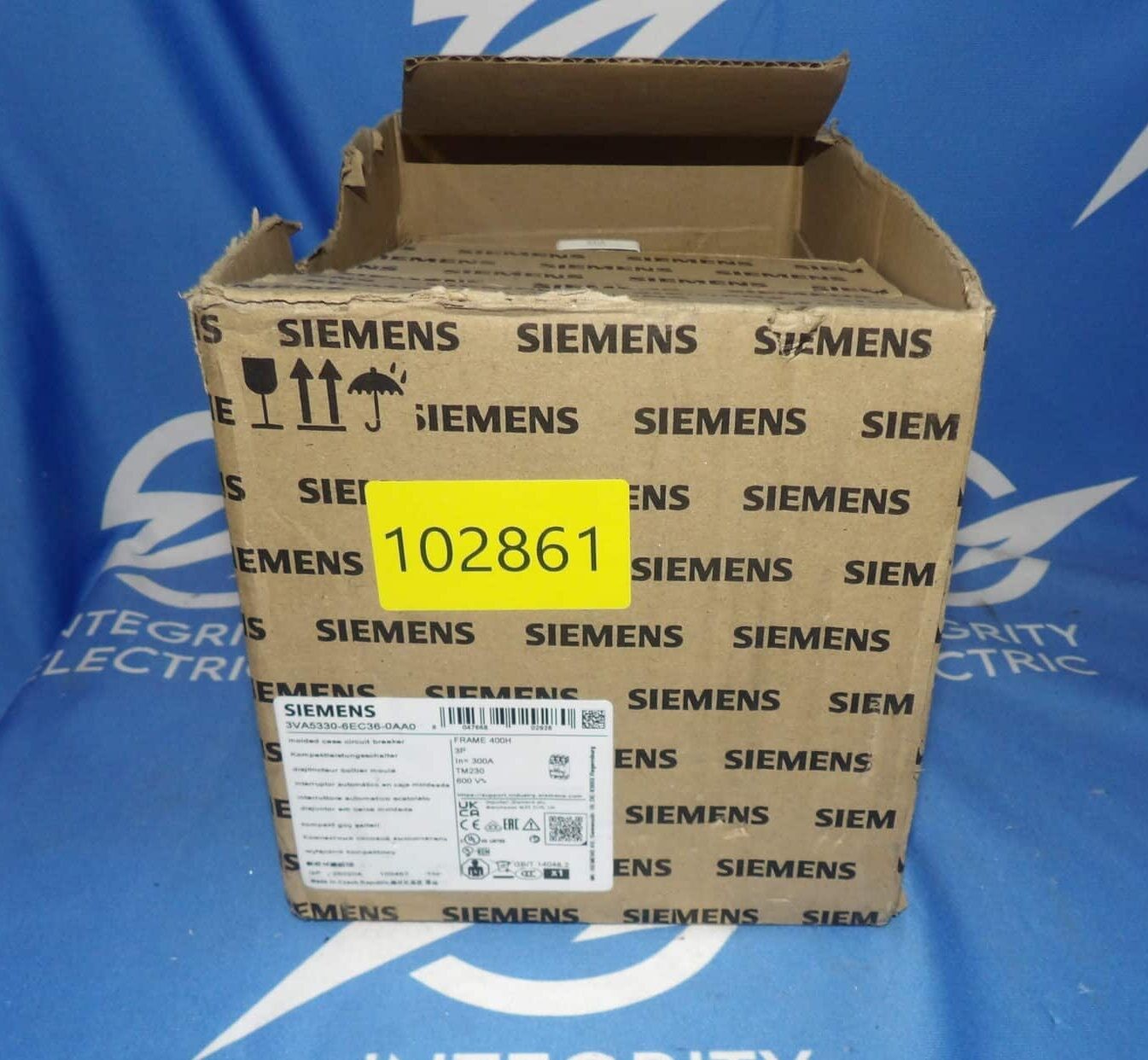 300 Amps, Siemens #3VA5330-6EC36-0AA0, Circuit Breaker, 3-pole, new