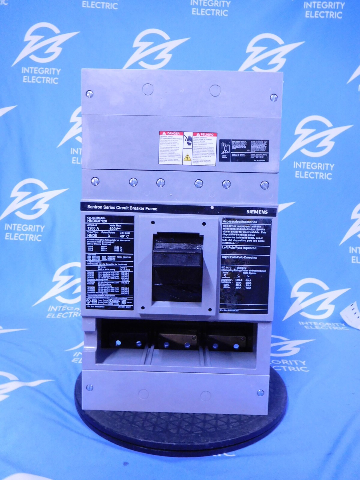1200 Amps, Siemens #HND63F120, Sentron Type HNDG feed-thru Circuit Breaker, 3-pole, 600 Volts, 50 KA, new