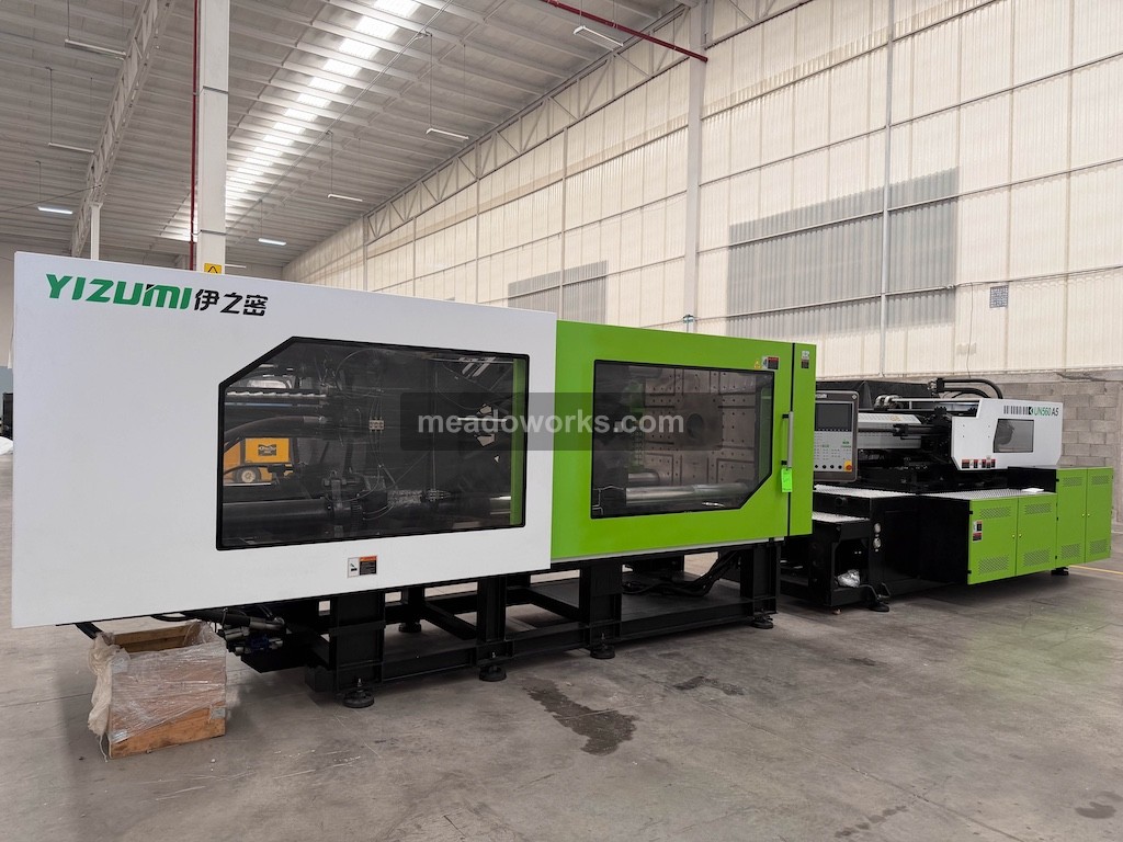 560 Ton, 66.5 oz., Yizumi #UN560A5, Hydraulic Injection Molding Machine, 33.46" x 31.89" tie bar spacing
