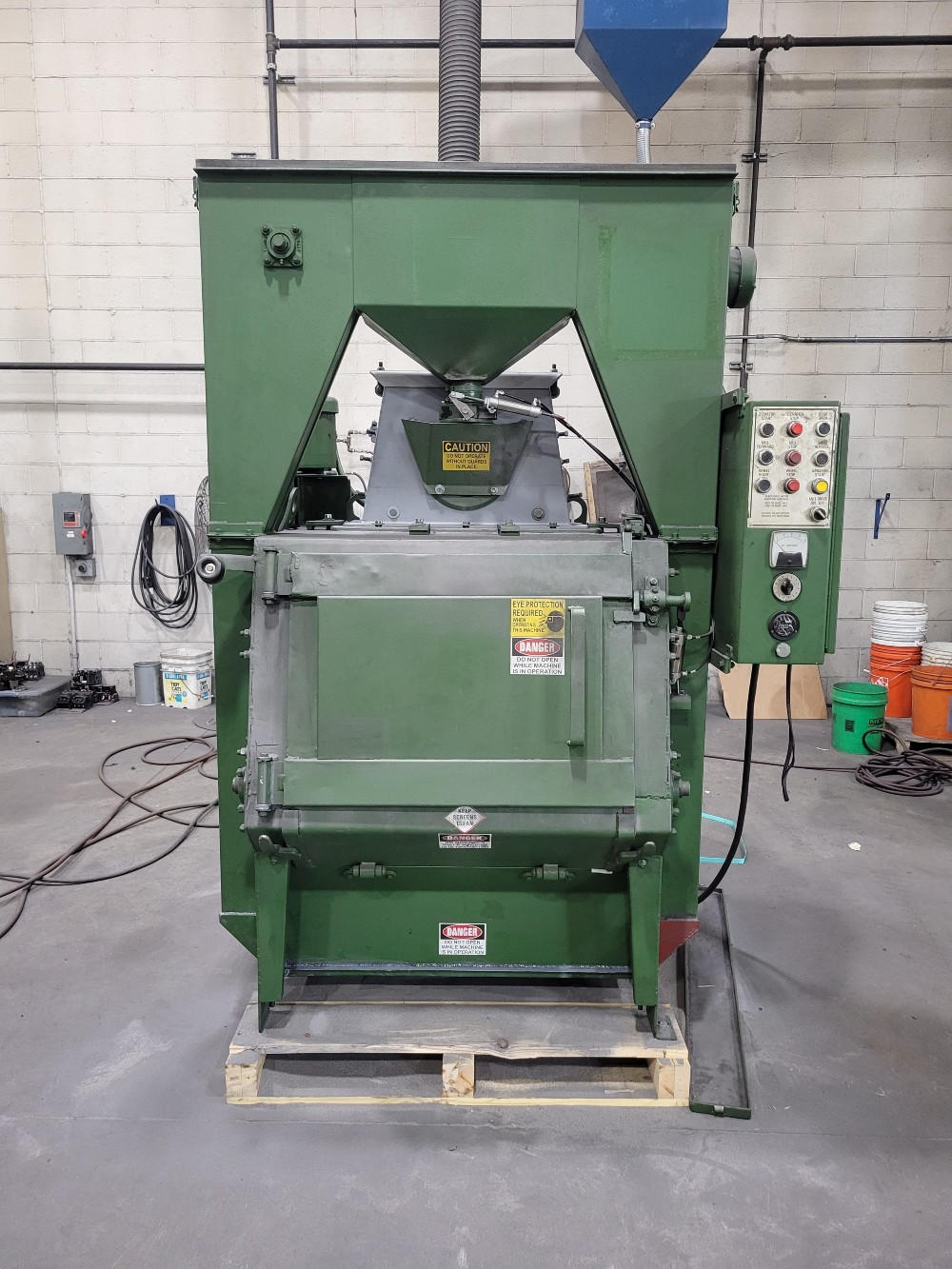 3 cu.ft. Goff #3BB-OS, Wheel Blast Cabinet/Tumble Blast Machine, 7.5 HP wheel, low head room, low hours, 480