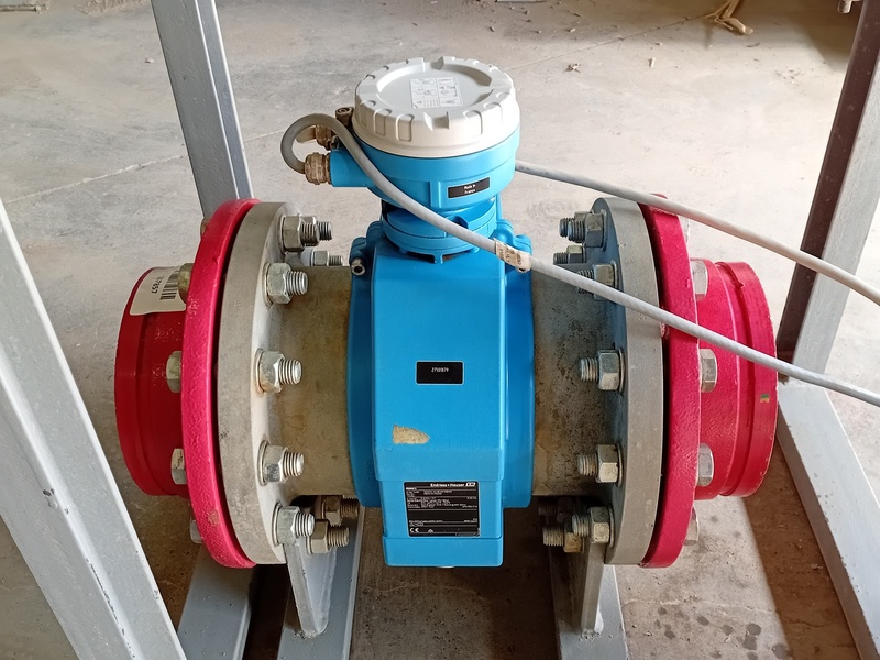 Endress & Hauser #55S2H-KC1B1AK1ABAA, Promag S Electromagnetic Flow Meter, 8" flanged, PN16, Hastelloy C22