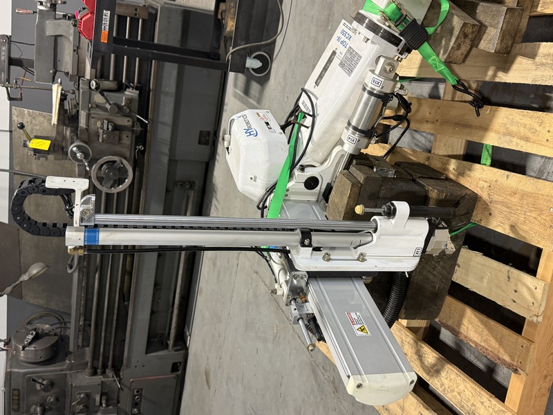 HY Robotics TOP-IV-XC550, Take Out Robot, 2 kg payload, 2,845 mm/sec, pneumatic, 220 V., 1 Ph., 2017 (2