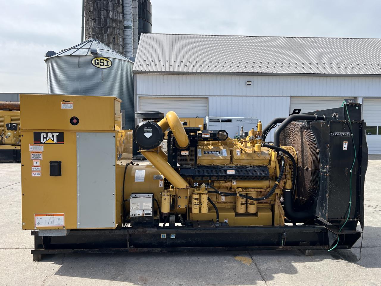 600 KW Caterpillar #SR4B, diesel generator set, 480 Volts, 1/3 phase, 896 HP @ 1800 RPM, 3412 engine, open