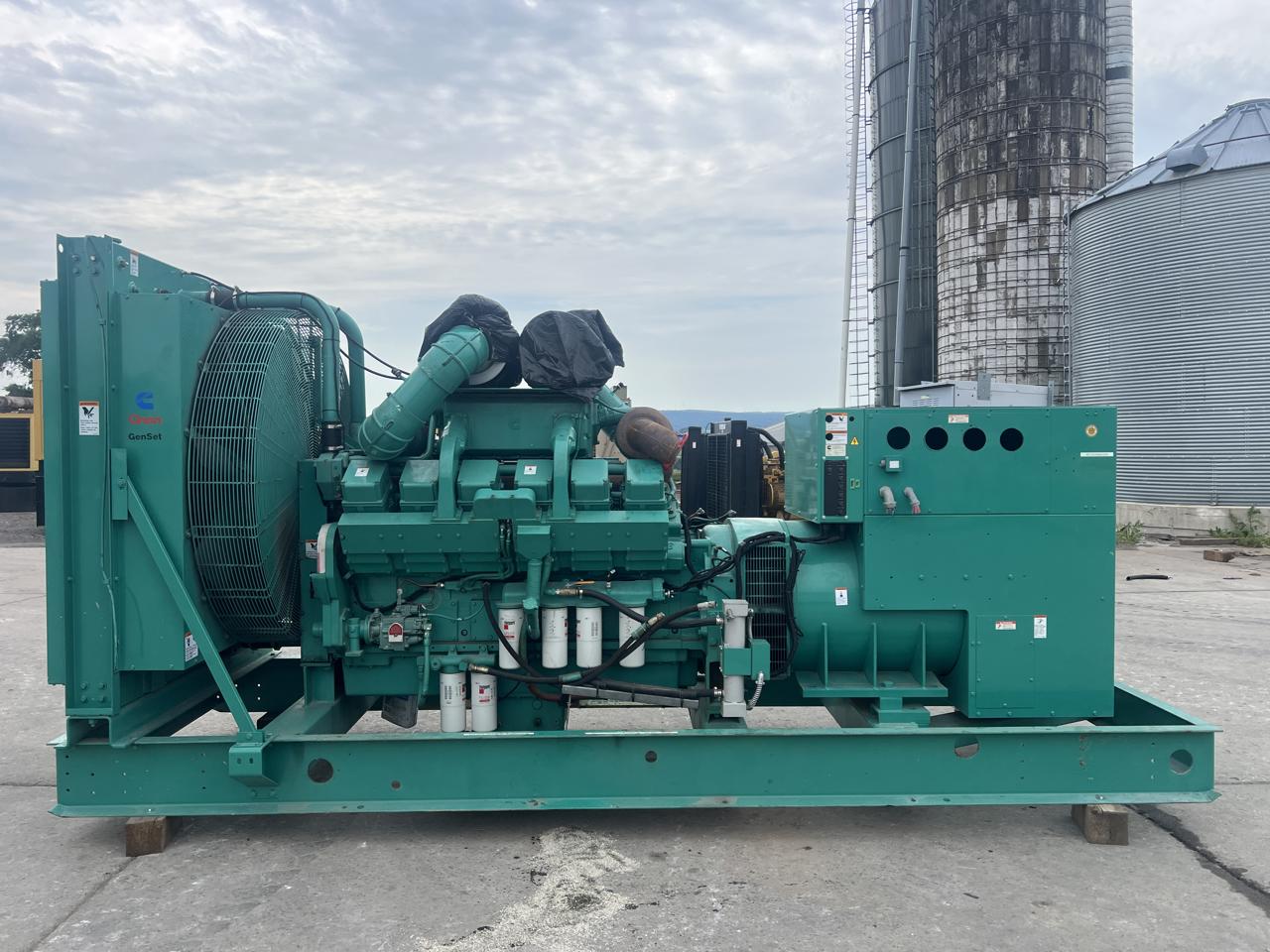 750 KW Cummins/Onan #750DFJA, diesel generator set, 277/480 Volts, 3 phase, KTA38-G1 engine, skid mounted