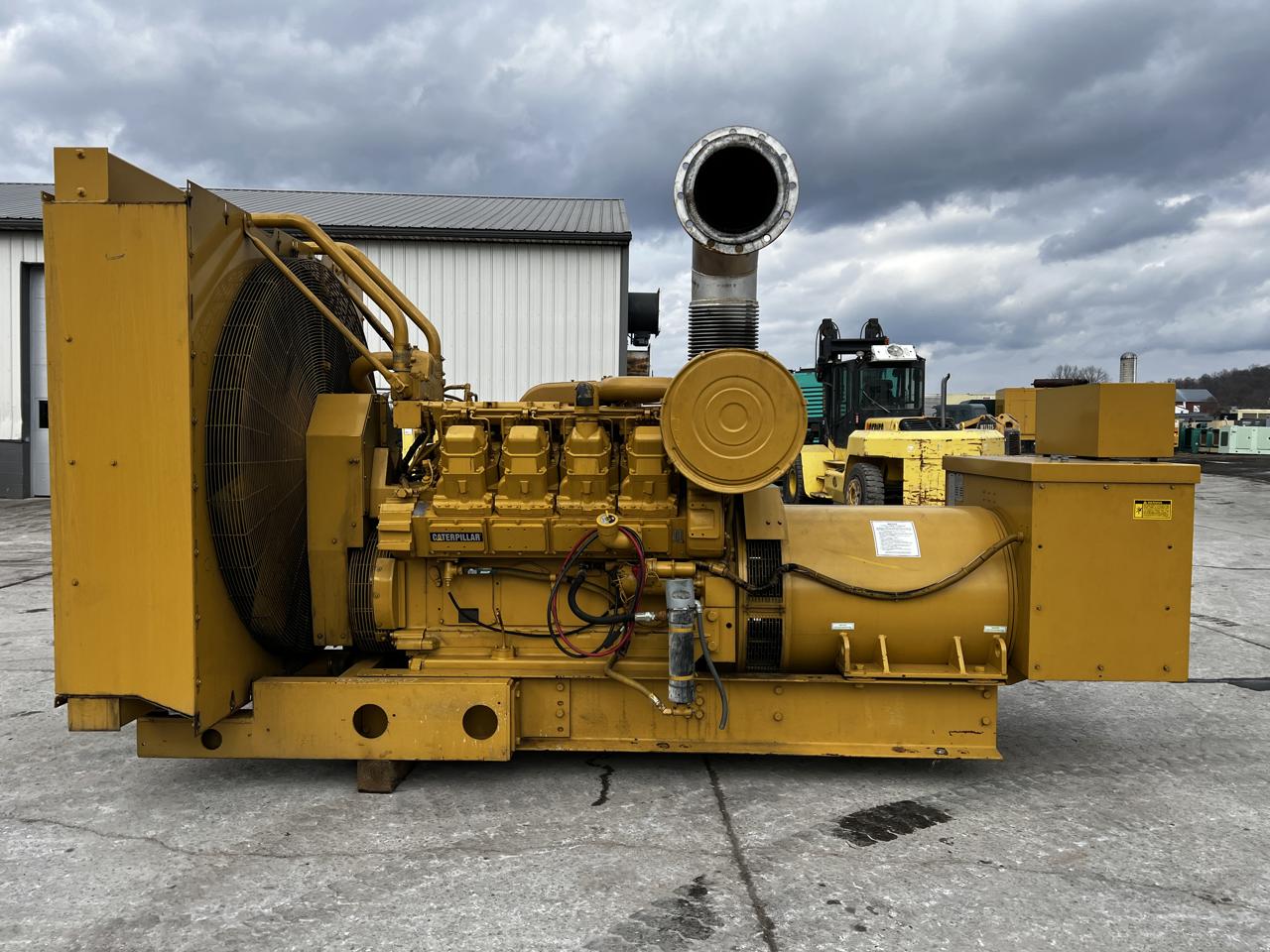 900 KW Caterpillar #SR-4, diesel generator set, 120/208 Volts, 3 phase, 3508-DITA engine, open skid, base
