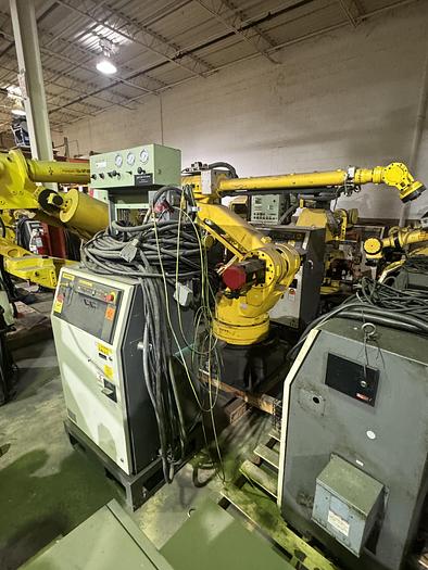 Fanuc S-500I, 6-Axis industrial robot, 15 Kg payload, 2739mm reach, RJ3 control, teach pendant, 2001