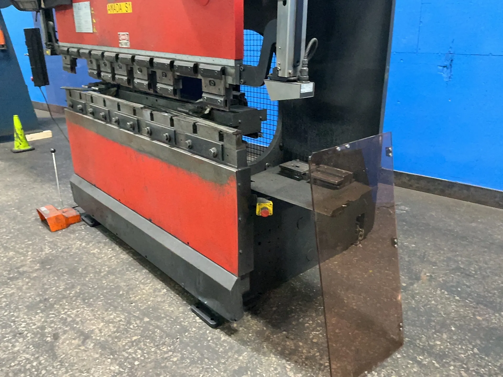 56 Ton, Amada #HFT-50-20-S, Hydraulic Press Brake, 7-7/8" Max Stroke, 11 KW, 15.5 Amps, 2004