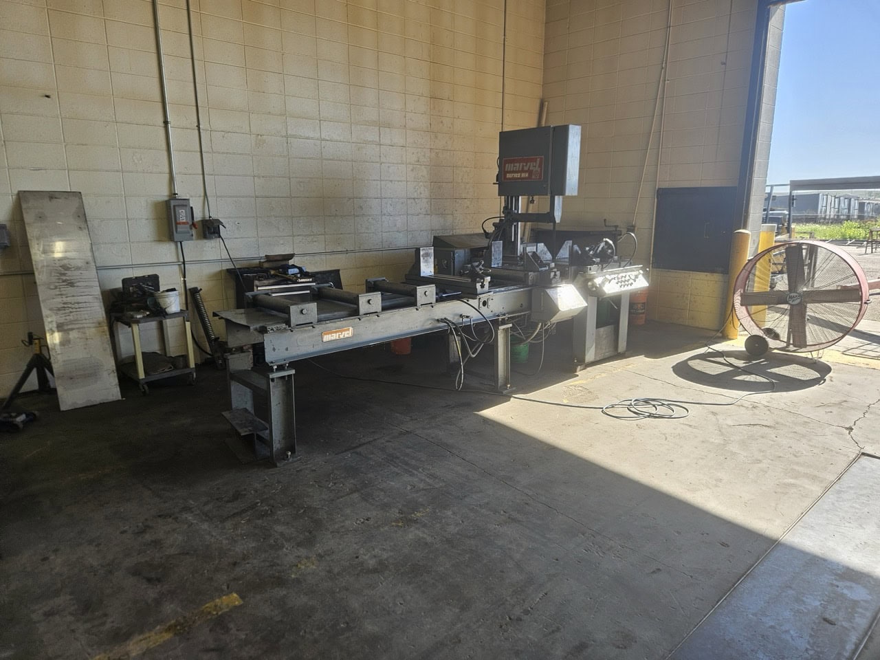 18" x 20" Marvel #81A10PC, fully automatic vertical band saw, 14' 6" x 1-1/4" x .042" blade, 60-400 FPM, 10