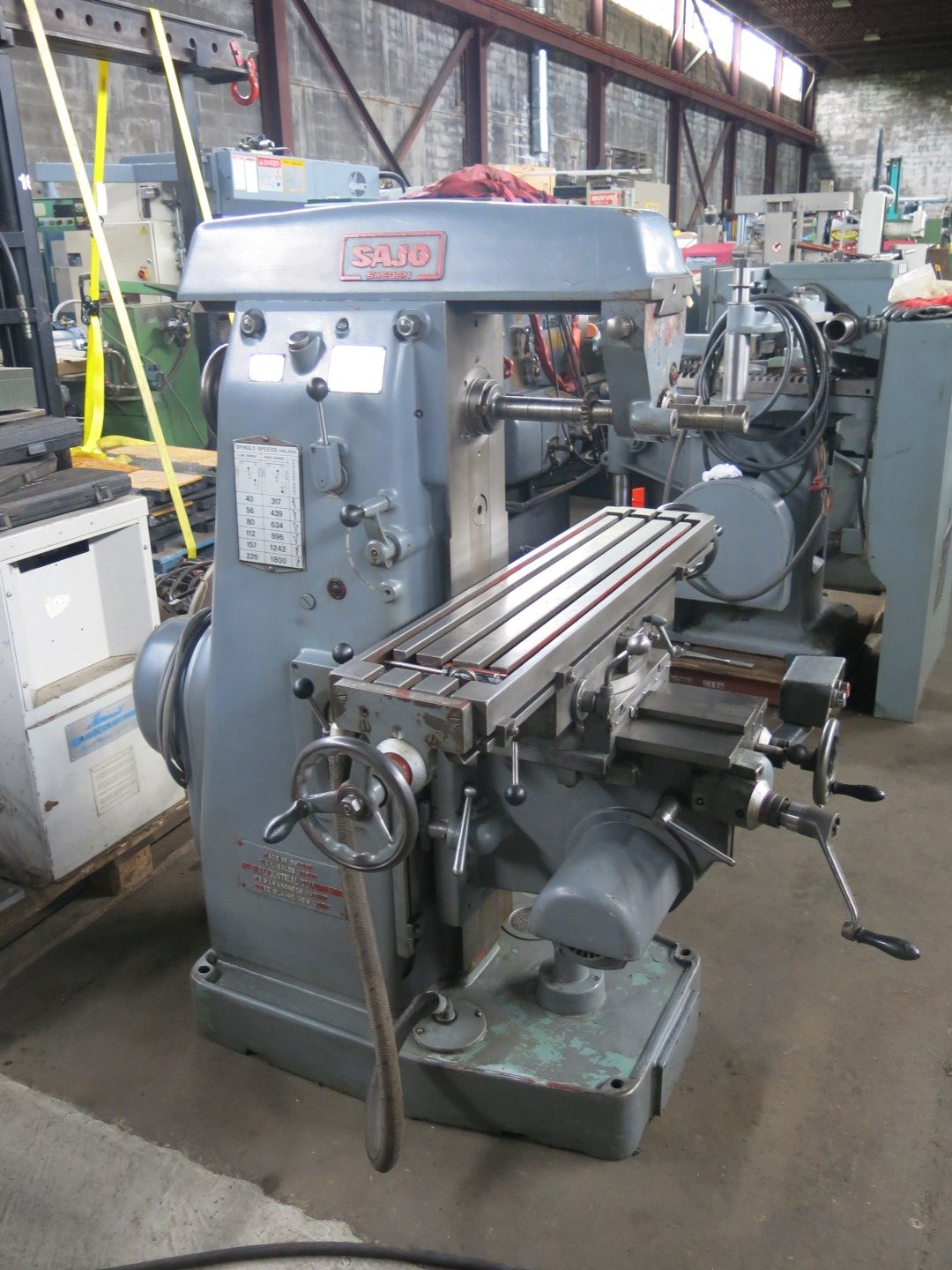 Sajo, universal horizontal milling machine, 9-1/4" x 41-3/8" table, (12) speeds 40-1800 RPM, #40 taper