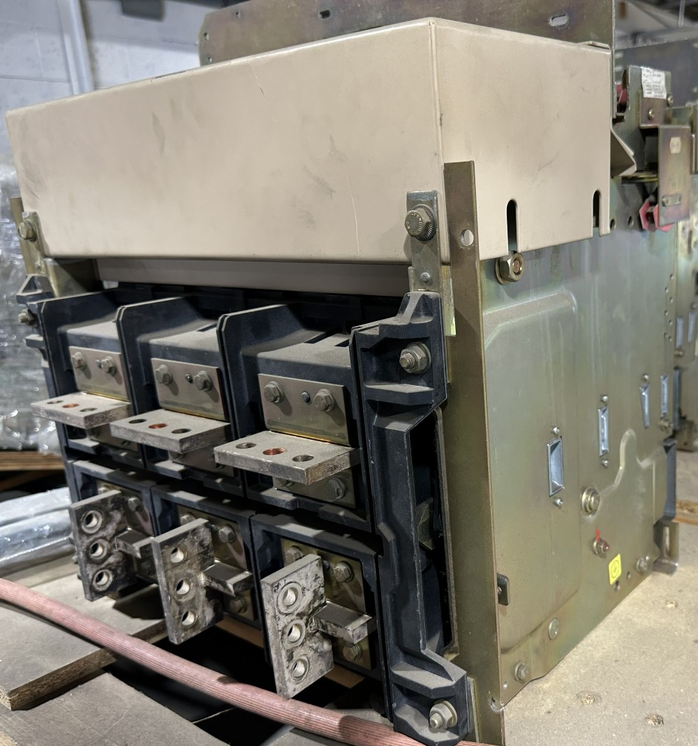 Merlin Gerin Masterpact M12 H2, 800A Sensor, 3-Pole, Draw-Oit Air Circuit Breaker, STR58U Electronic Trip Unit