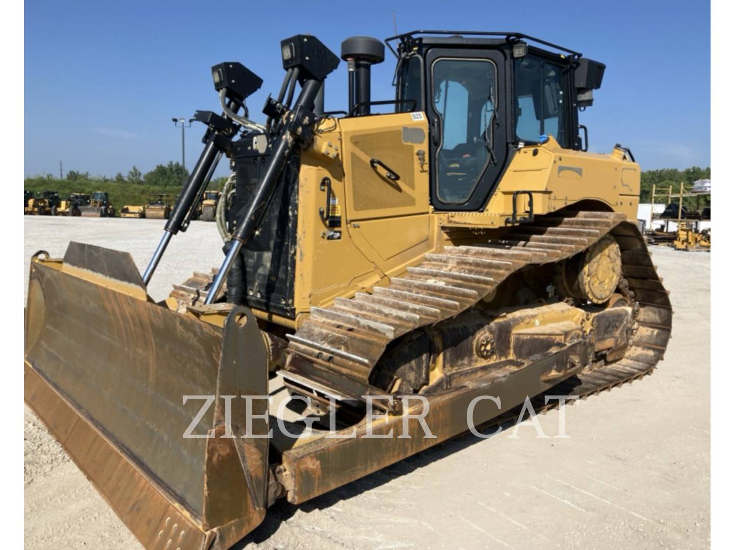 Caterpillar D6XE, 3998 hours, S/N: HLY01198, 2024