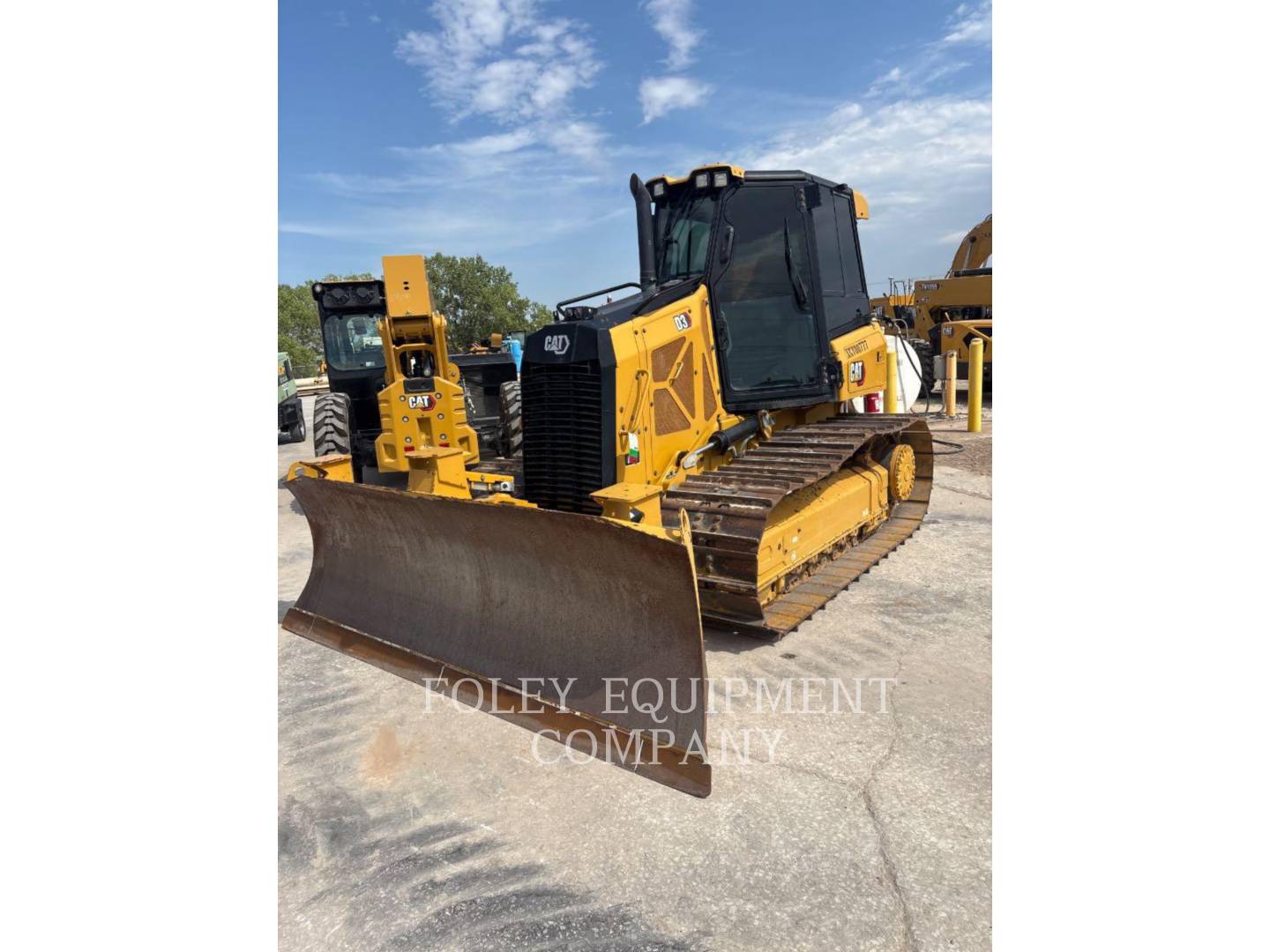 Caterpillar D3-12LGX, 3230 hours, S/N: XKY00777, 2021