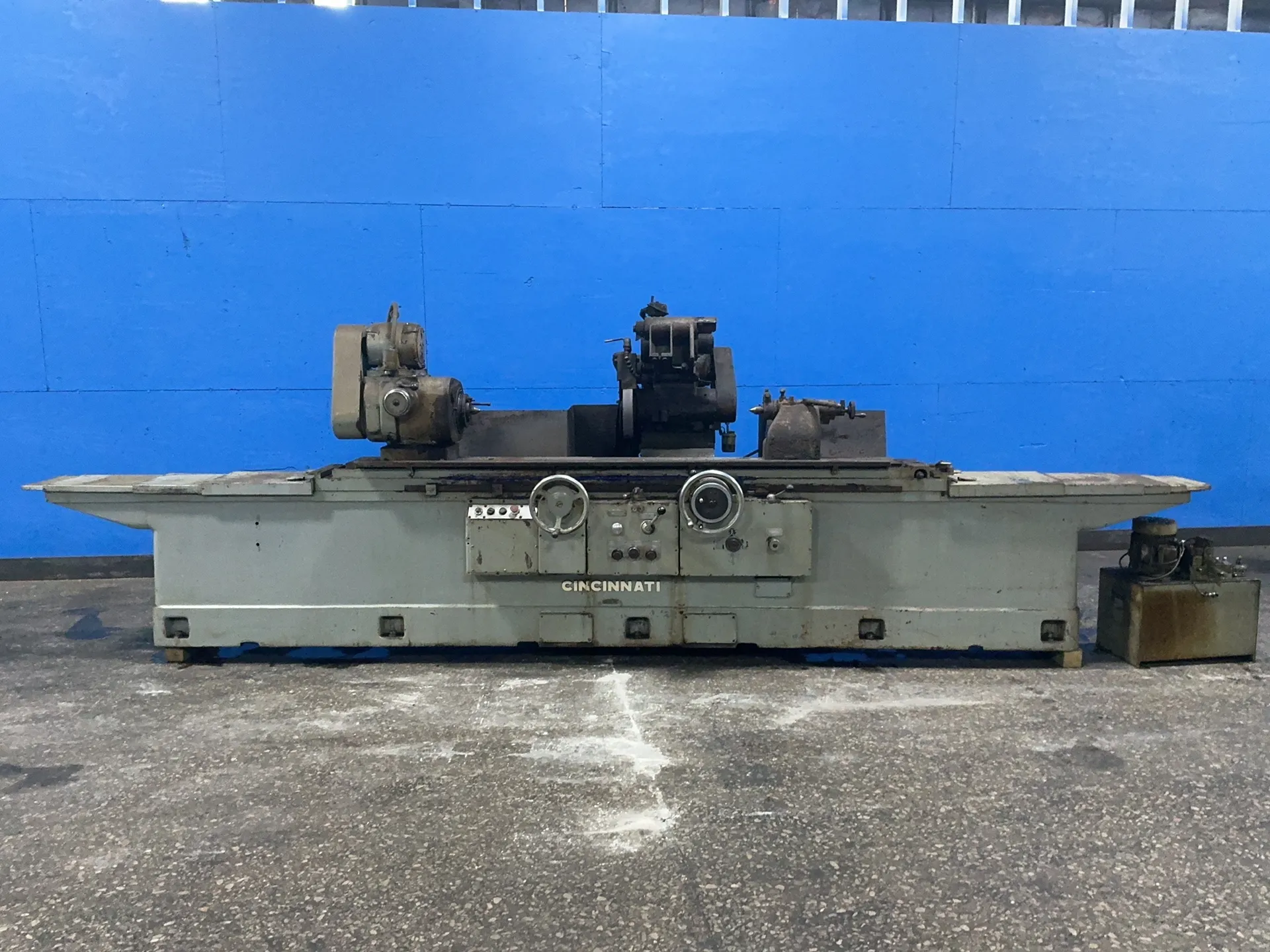 18" x 72" Cincinnati, Universal Cylindrical Grinder, OD/ID, tailstock, tailstock quill, 30 A