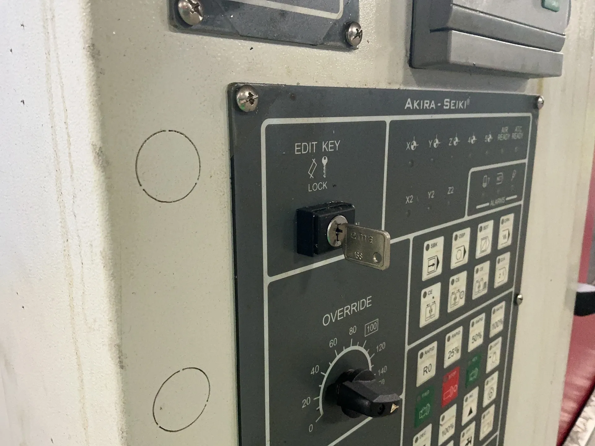 Akira-Seiki #RMV700APC, CNC vertical machining center, 16" x 28" Capacity, MI645 control, chip conveyor