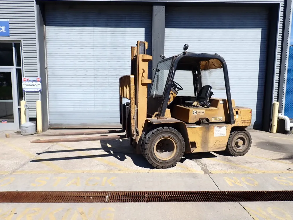 8000 lb. Caterpillar #V8OD, gas forklift, 154" lift height, 48" x 6" forks, 21,986 hours