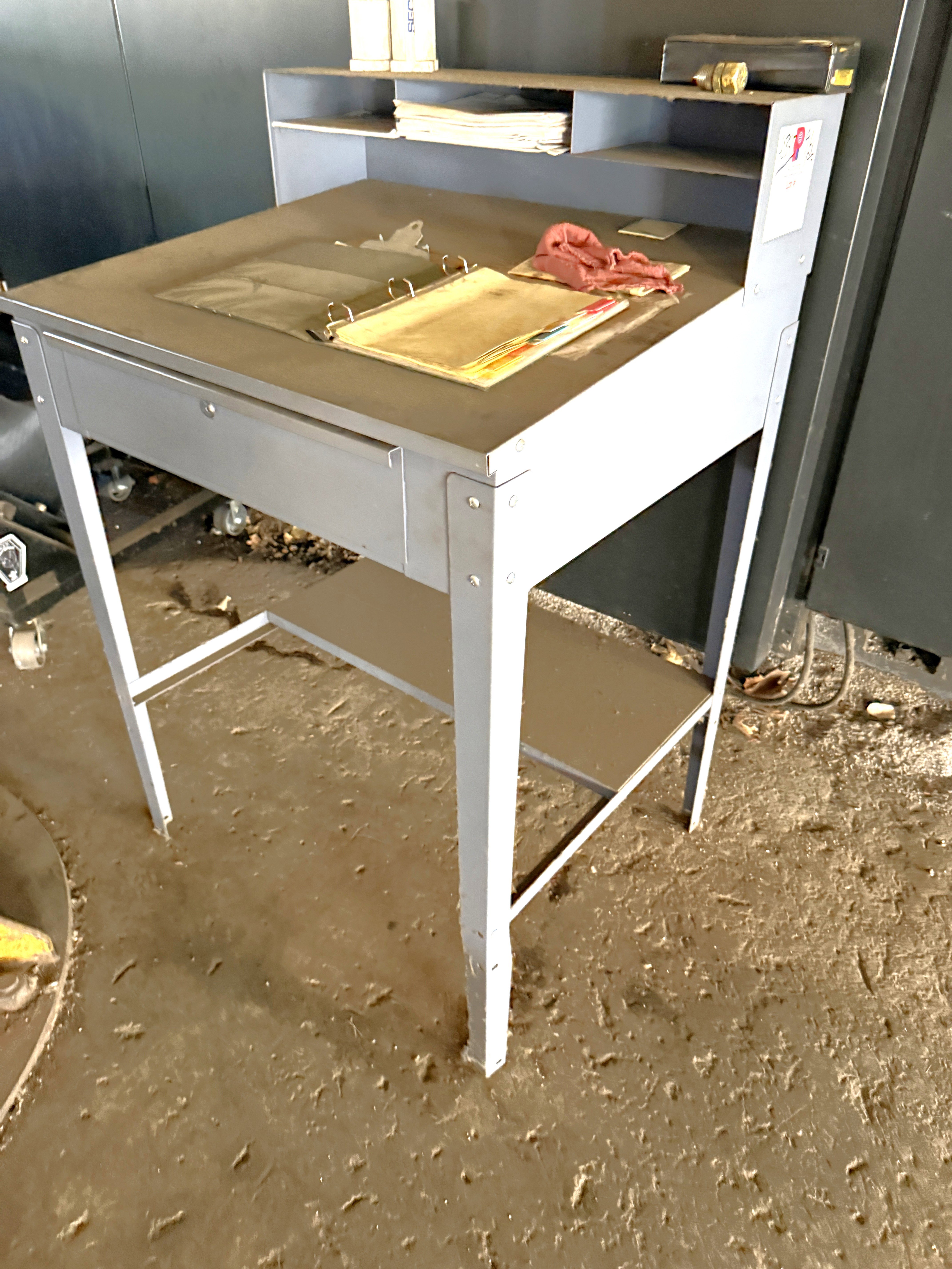 30" x 35" x 53" Stand Up Metal Desk