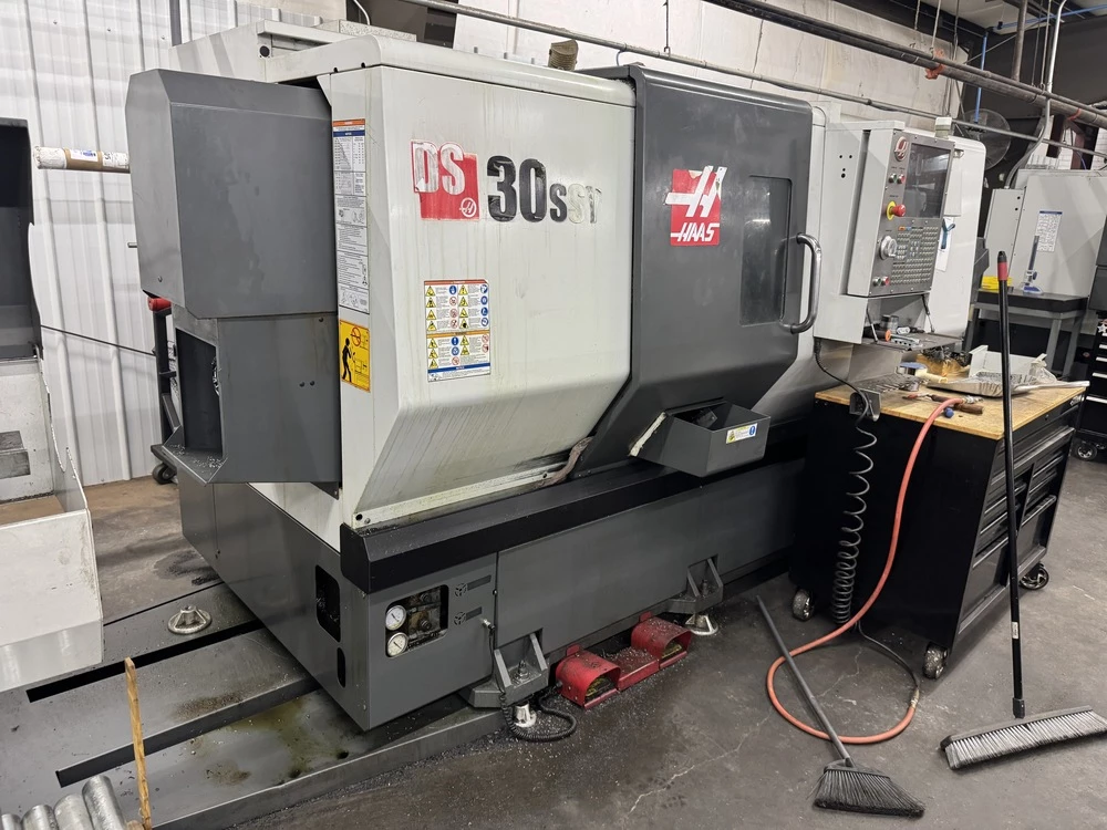 Haas #DS-30SSY, CNC Lathe, 31.7" swing, 16" turning diameter, 10" chuck, 23" centers, 3" bar, 4000 RPM