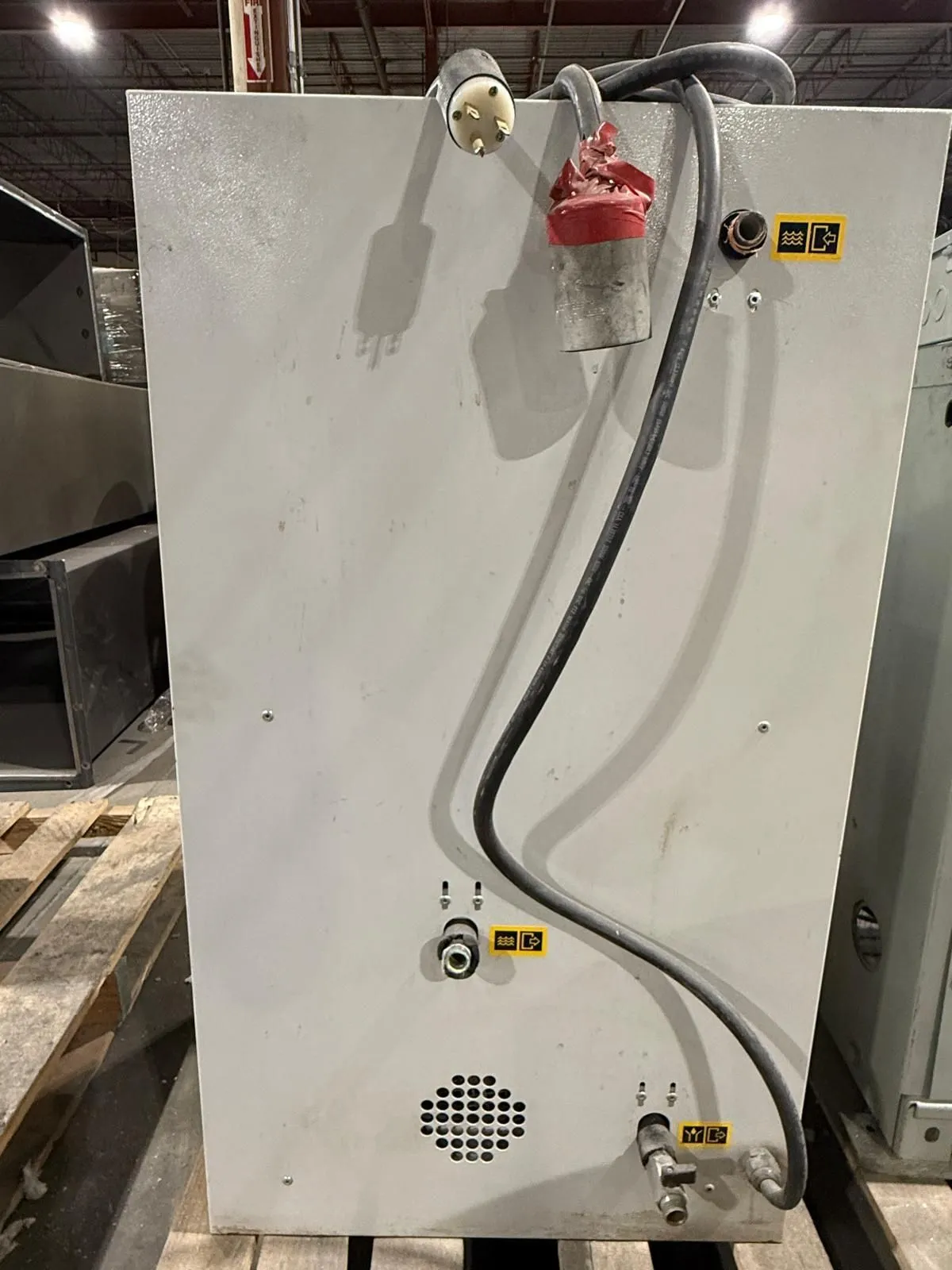 0.8 Ton, Friulair #CWM004-UE, Air Cooled Chiller, 230 V., 1 Ph, R407C, 6.60 Gal. Water Circuit, 2014