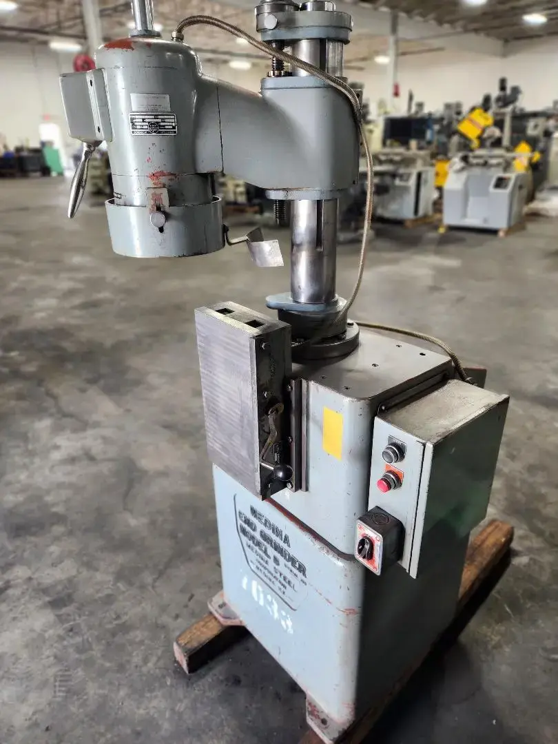 Medina #B, End Grinder, 46" L x 20" width grinding capacity, 10" x 15" chuck, 7" x 3" x 1-1/4" bore wheel