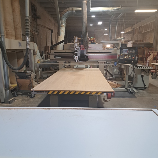 Komo #VR-512, CNC Router, 15 HP, drilling on X and Y-Axis, 8 position rotary tool changer, moving table, 480
