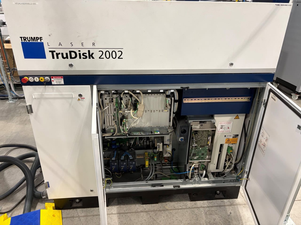Trumpf #TruLaser-Cell-3010, Fiber Laser, 2000 watt, 43.3" x26" table, 39.4" X, 19.7" Y, 15.7" Z, 120°