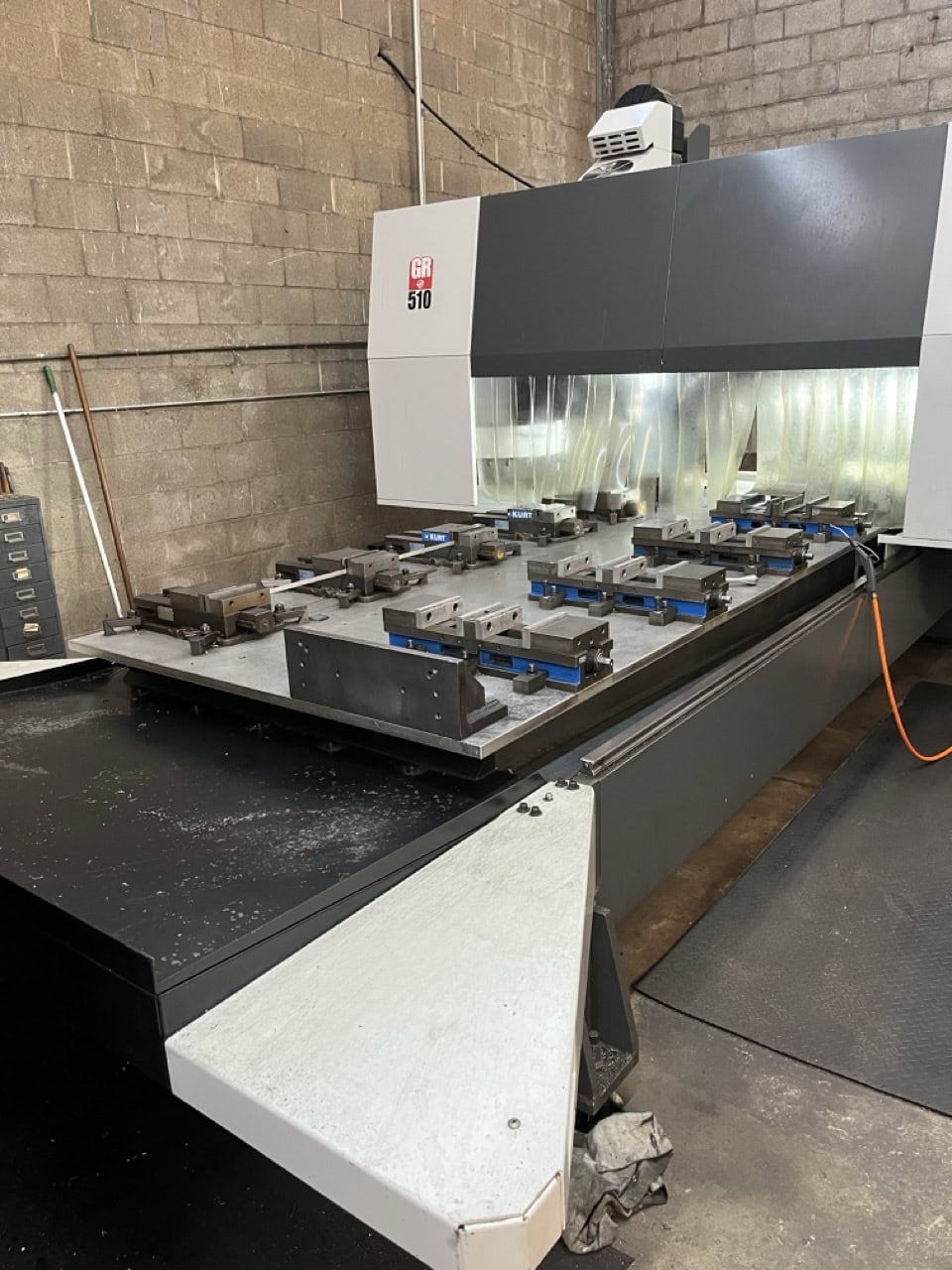 Haas #GR-510, Gantry Router, 122" x53" table, 121" X Travel, 61" Y Travel, 11" Z, 8000 RPM, 15 HP, CAT 40, 10