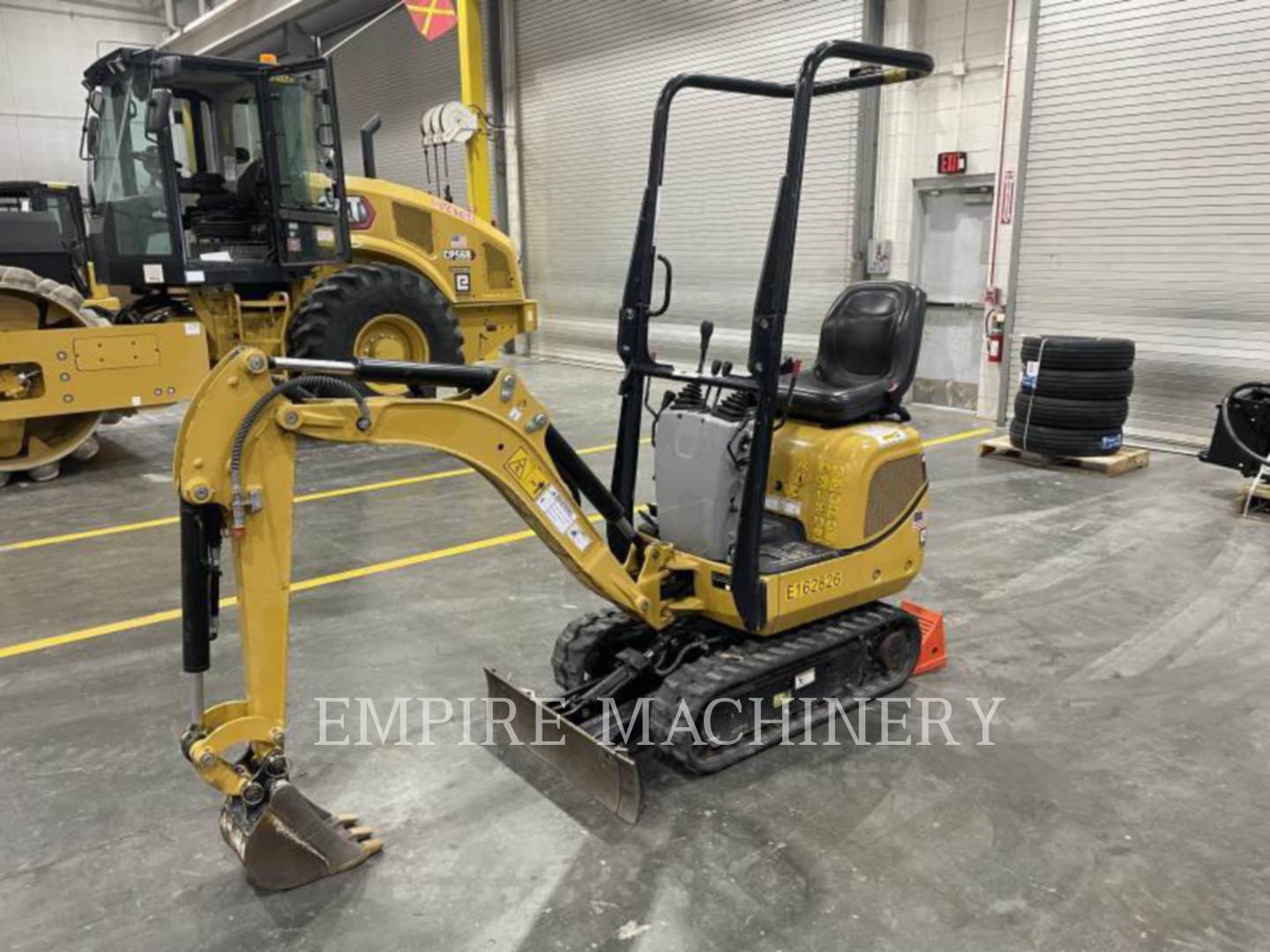 Caterpillar 300.9D, 443 hours, S/N: LJ201539, 2020