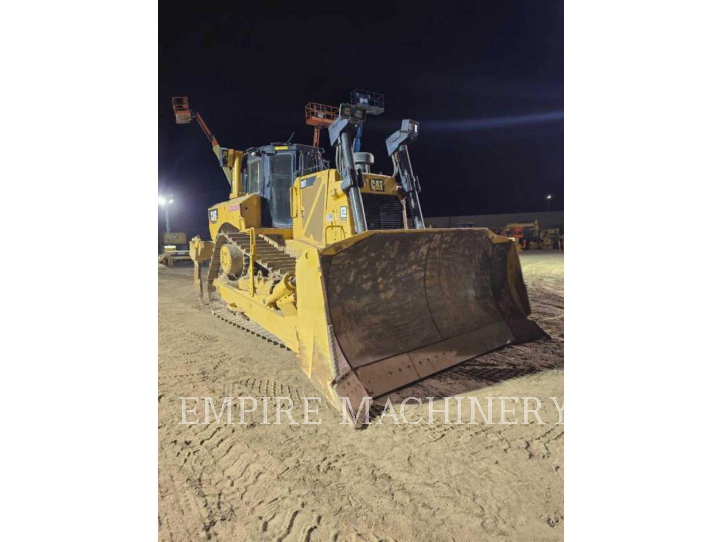 Caterpillar D8T, 4571 hours, S/N: FMC01441, 2018