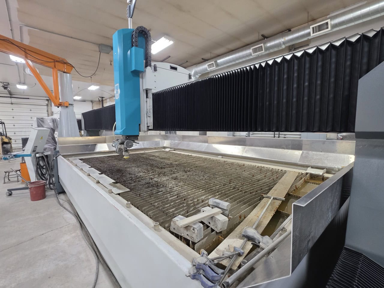 Flow #Mach-500, waterjet, 6' x 12' table, 90,000 PSI, 50 HP HyperJet 94i-S pump, 5-Axis Dynamic XD head, 490