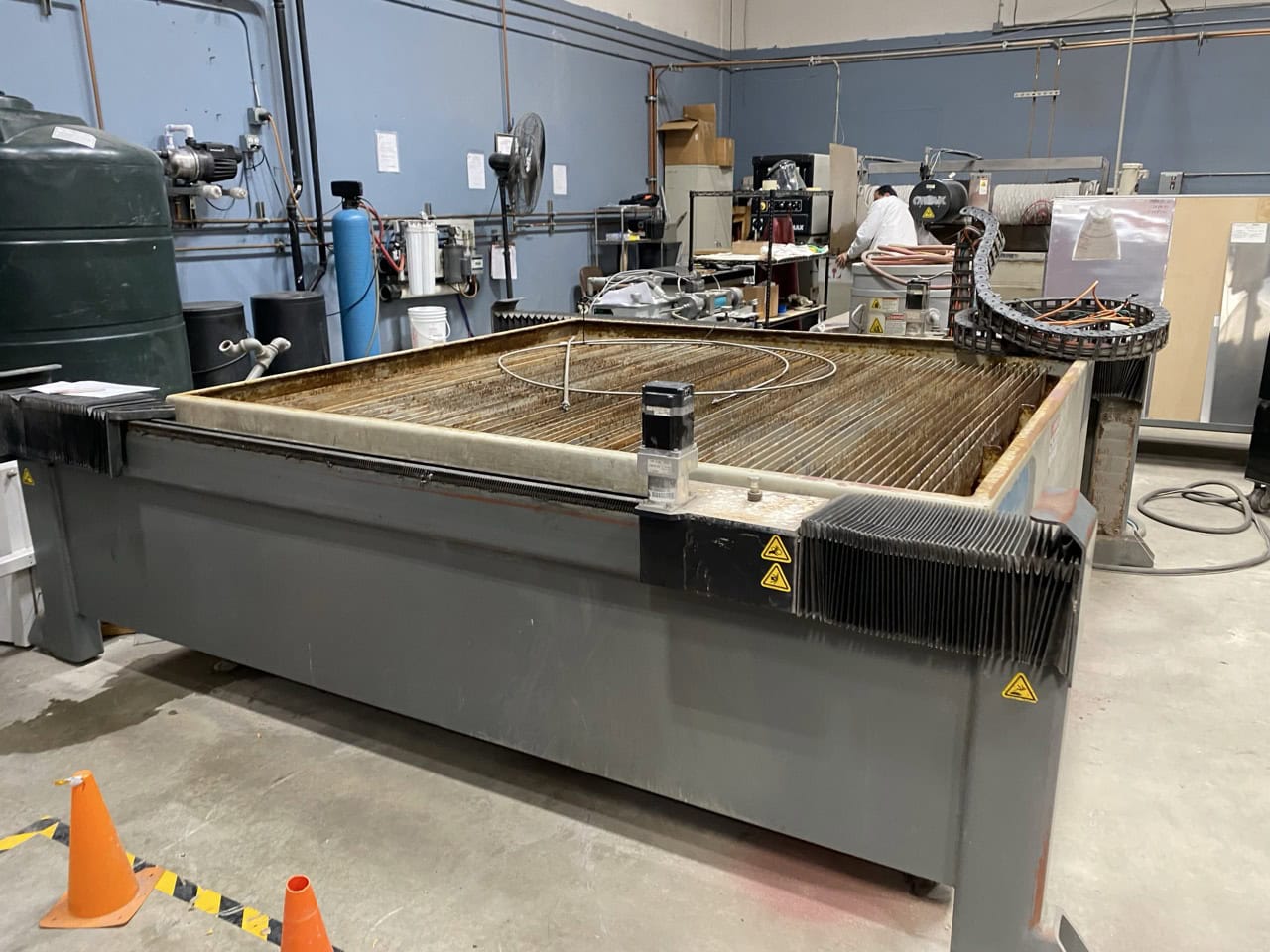 Flow #Mach-2030B, CNC waterjet, 6' x 10' table, 6" Z, 800 IPM, 30 HP, 60,000 PSI intensifier pump, FlowMaster