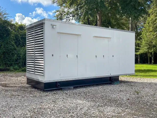 505 KW Kohler / Rehlko #R0837K36, diesel generator, sound attenuated enclosure, 277/480 Volts, 830 hours, 2000