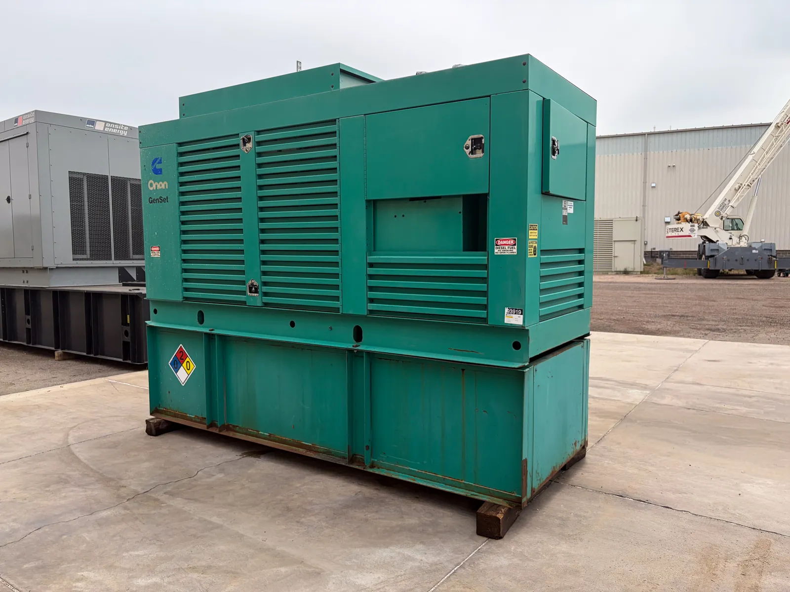 250 KW Cummins #LTA-10G1, diesel generator, enclosed, 120/208 Volts, 452 hours, 1999