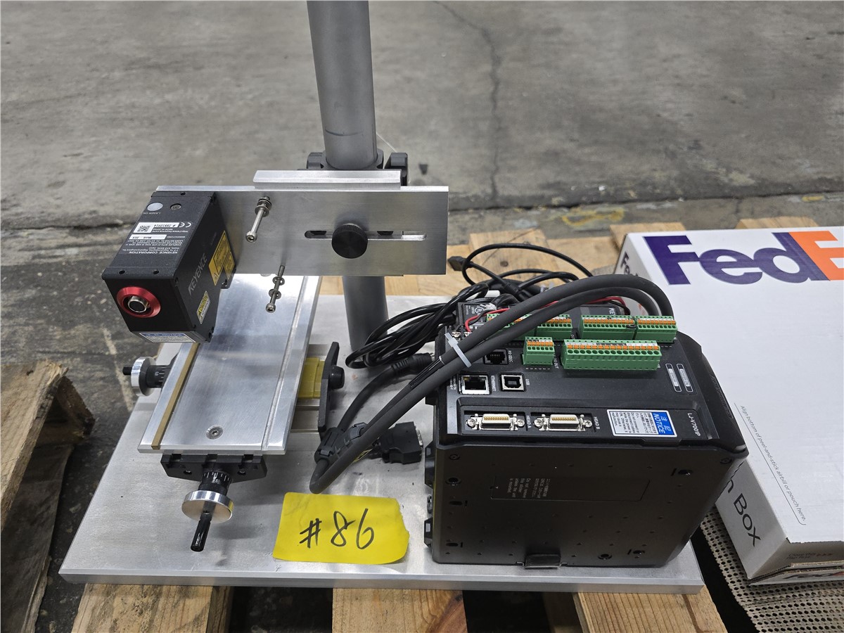 Keyence #LJ-V7080, high-speed 2D laser profiler, 3.15" reference distance, 1.26" X-axis width, 0.91" Z-axis