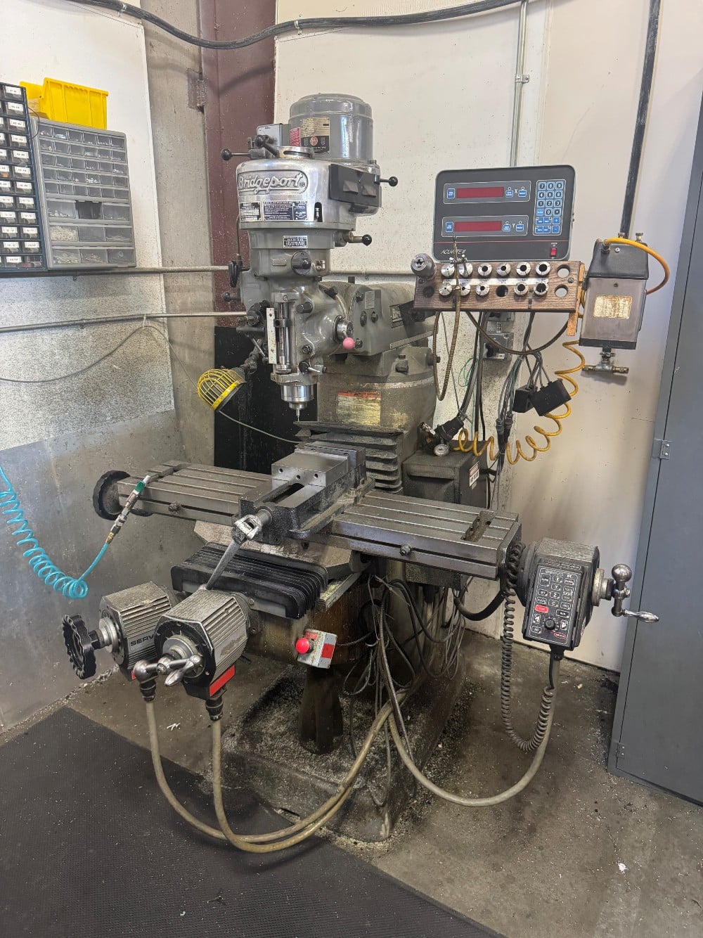 Bridgeport #Series 1 J-Head, 1 HP w/ Acurite III & Spraymaster, Magnum Vise, Servo II CNC motor