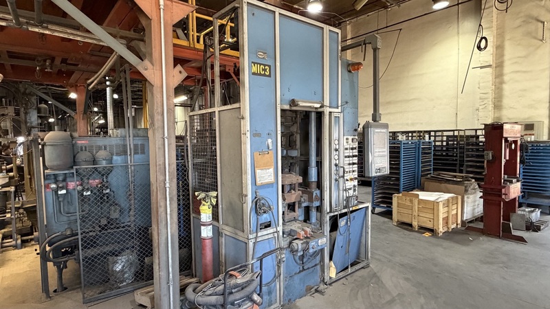 30 Ton, Dorst #DAC30, mechanical powder press, 4.3" fill, 3.9" stroke, 8 to 35 SPM