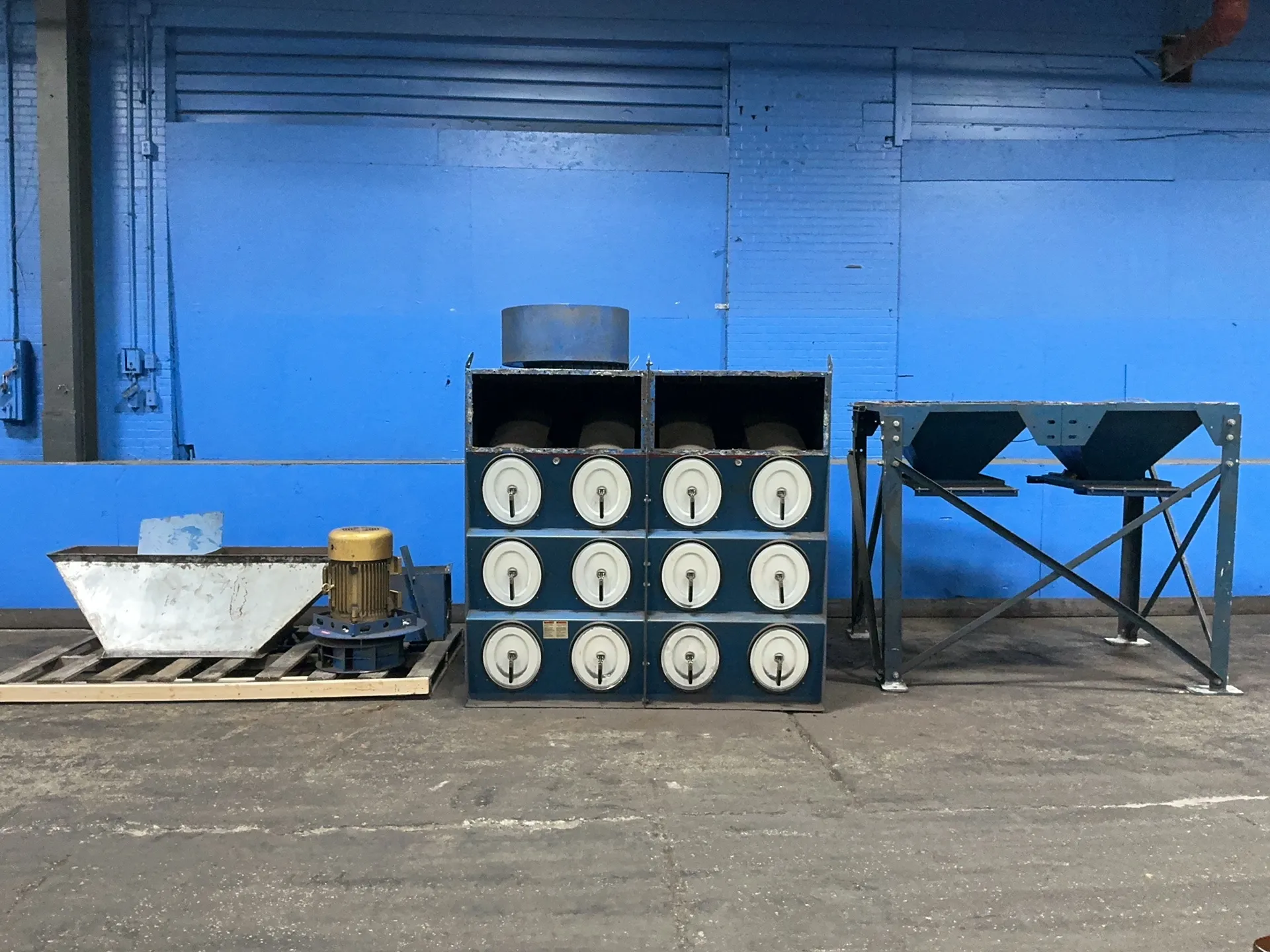 Donaldson Torit #DFO3-24, dust collector, 30 HP, (2) 175 gallon drains, 19" diameter collectors, stand